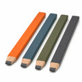 Set aus Vierkant-Holzbleistiften in Orange, Blau, Grün und Schwarz